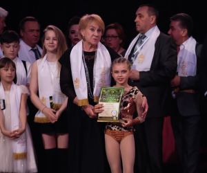 2.	«Амазонка» (Повітряне кільце) - Катерина Ларіна - Зразковий цирковий колектив «Арена» ім. Валентини та Володимира Мак, кер. Наталія Горела, м. Костянтинівка, Донецька область (Україна)
